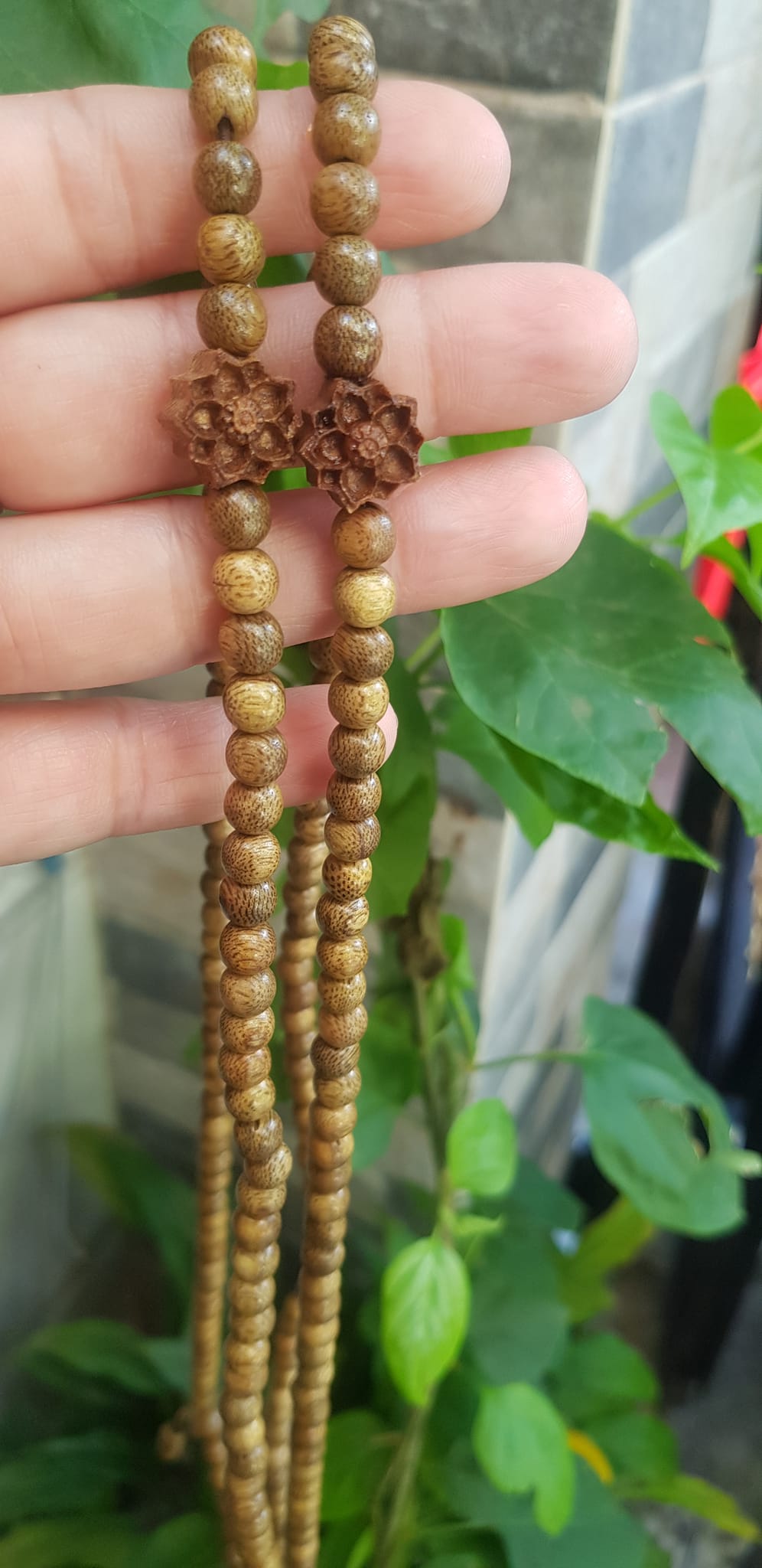 Vòng tay nữ gỗ trầm charm phối Bông Hoa Sen kiểu đeo quấn tay 4 vòng Size hạt 6mm thơm nhẹ đeo tay Ý nghĩa Vạn sự như ý may mắn rất đẹp ạ