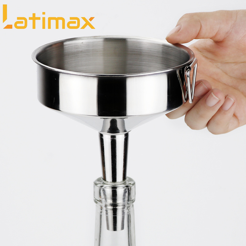 Hình ảnh Phễu Inox rót chất lỏng chuyên dùng cho nhà bếp có móc cầm tay tiện lợi đường kính 8cm
