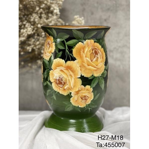 Bình cắm hoa mẫu vuốt tay và vẽ thủ công. Gốm sứ Bát Tràng.