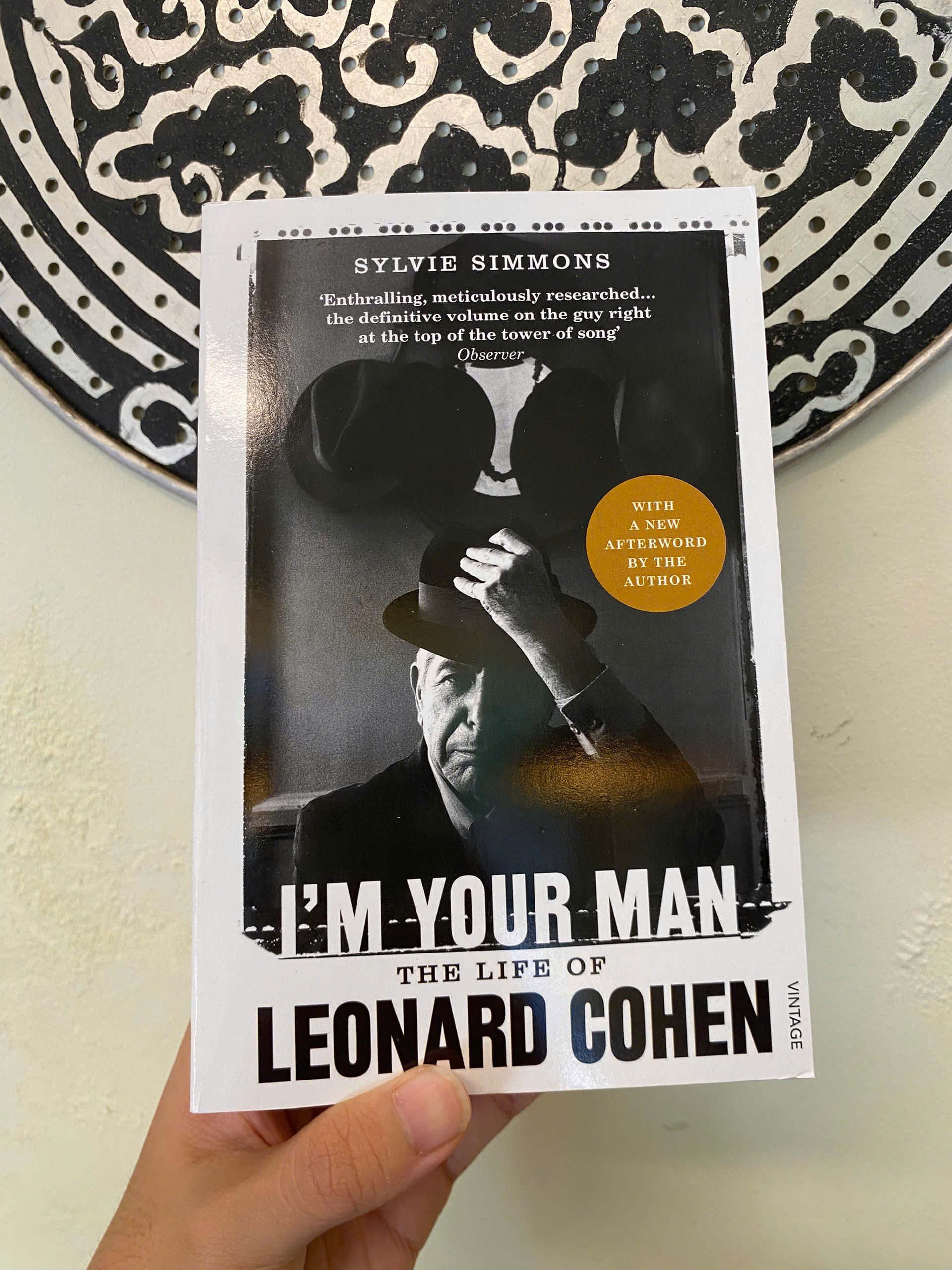 Sách - I'm Your Man: The Life of Leonard Cohen by Sylvie Simmons