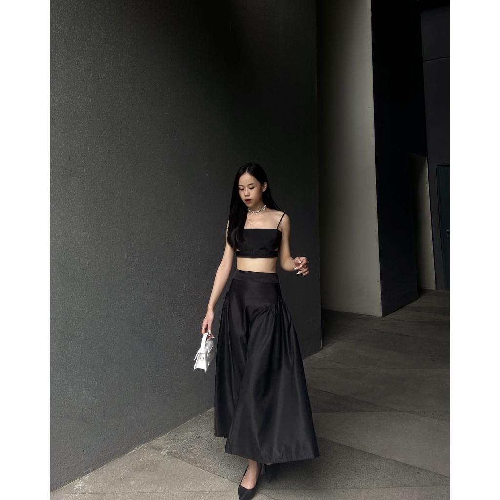 Chân váy nữ, màu đen, form dài nhún nhẹ 2 bên hông, chất vải nylon dày dặn, là min - NYLON RUFFLE MIDI SKIRT - BLACK