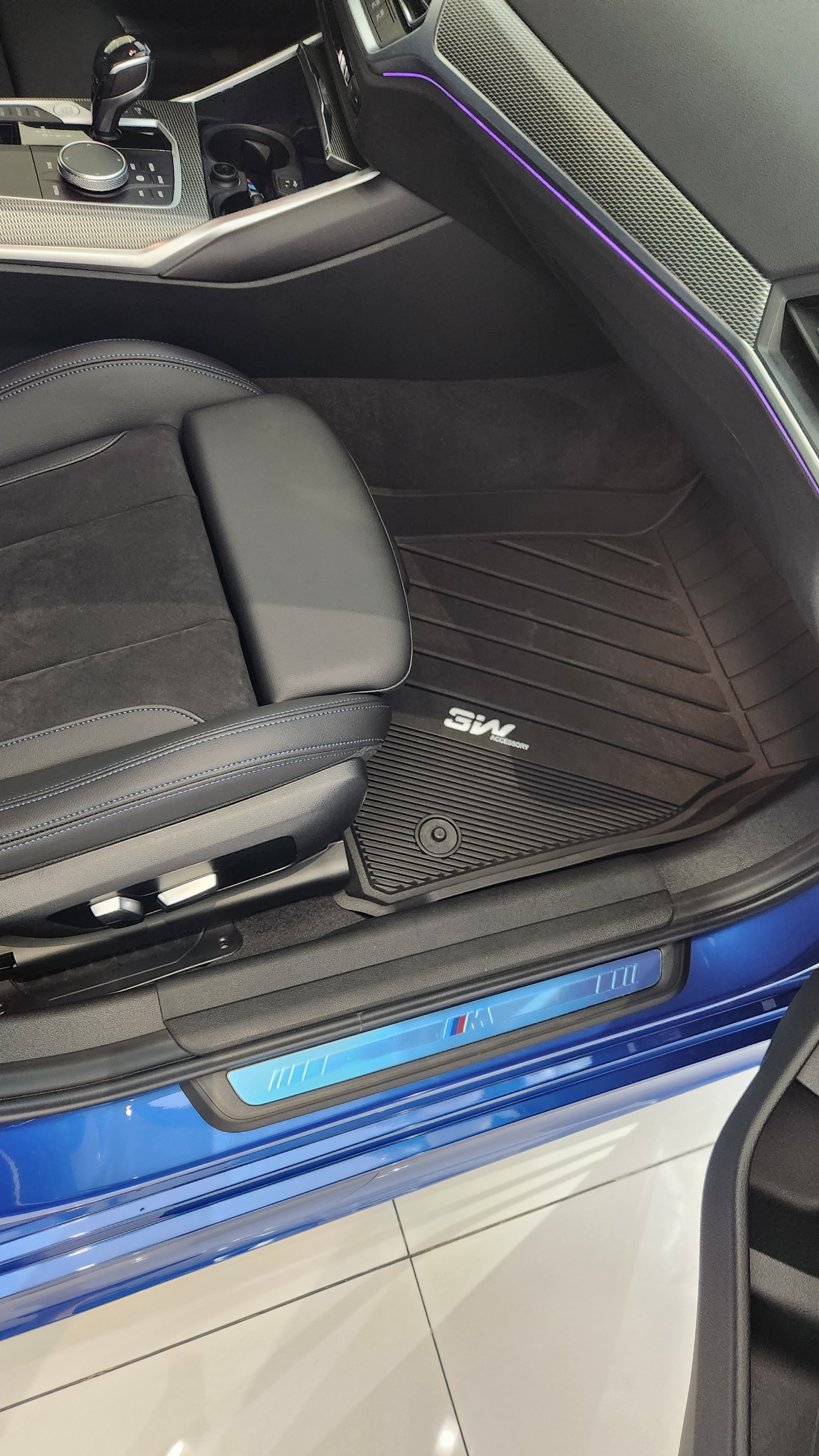 Thảm lót sàn xe ô tô BMW New 320i/ 330i 2020+ Nhãn hiệu Macsim 3W (Loại 2) chất liệu nhựa TPE đúc khuôn cao cấp - màu đen