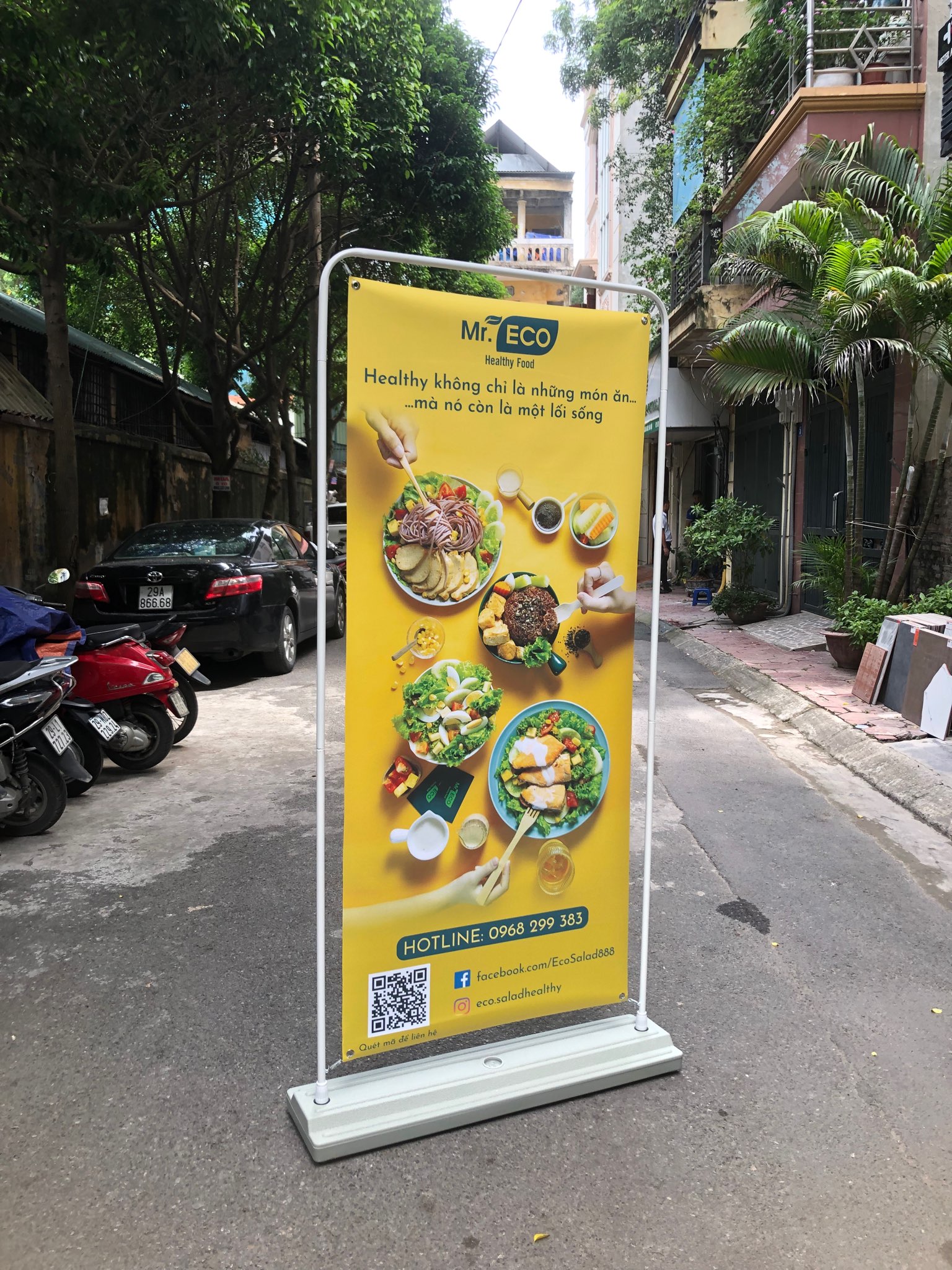 Khung standee ngoài trời treo banner quảng cáo chân đế nước kiểu cửa 60x160 cm hoặc 80x180cm