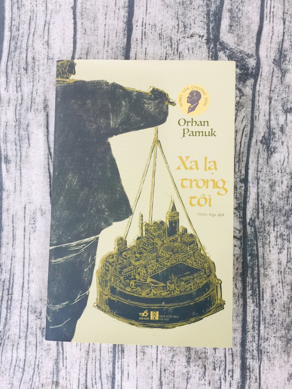 Xa lạ trong tôi