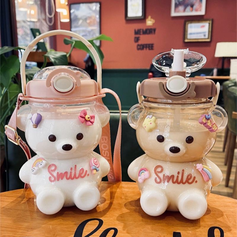Bình Đựng Nước Hình Gấu Smile Siêu Dễ Thương 1300Ml Kèm Sticker Và Dây Đeo