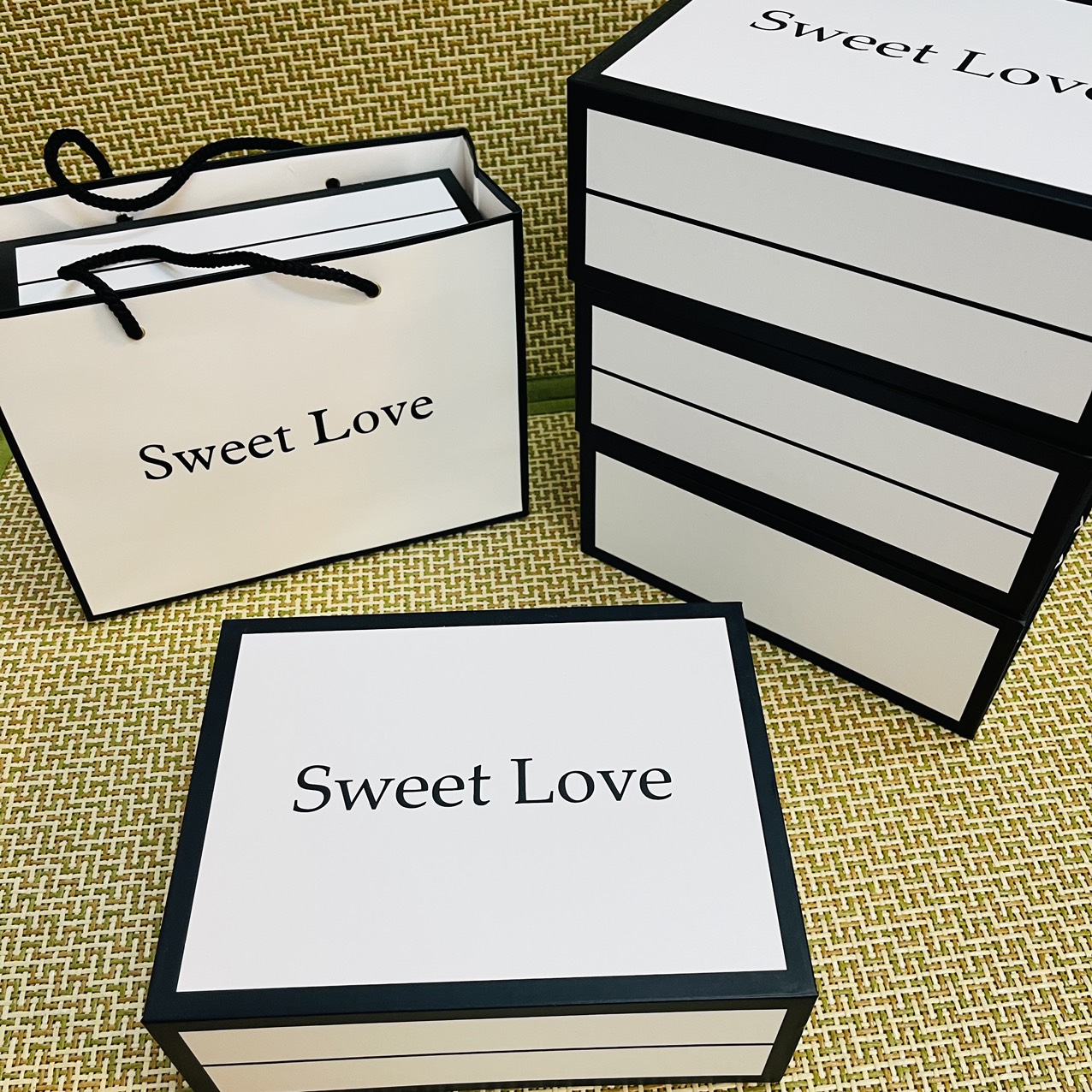 (20x15x7,5cm) Hộp túi quà sweetlove thiết kế sang trọng, lãng mạn, chất liệu cứng cáp