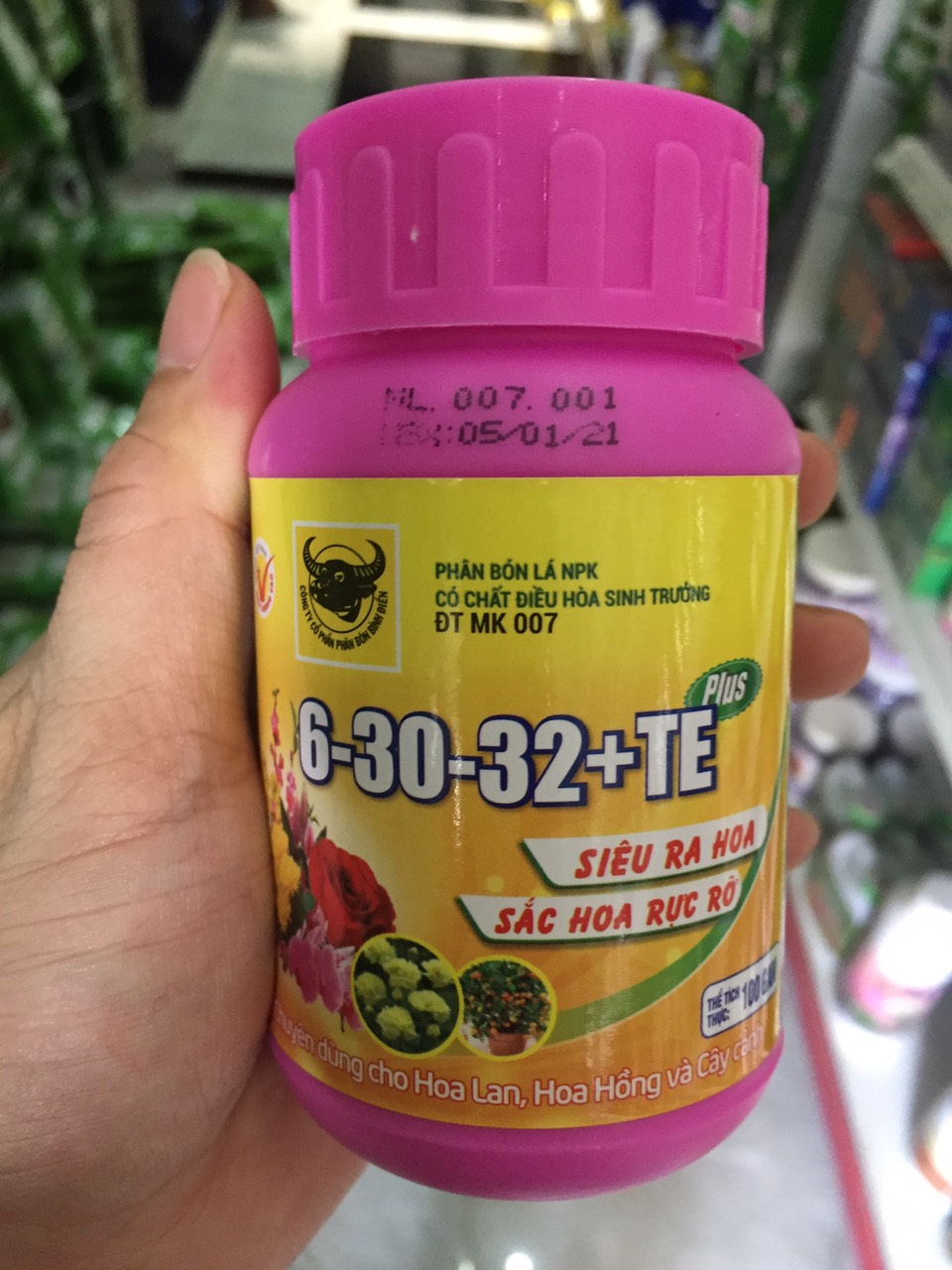 Phân bón lá đầu trâu MK 6-30-32+TE Plus hộp 100g chuyên cho Lan và hoa kiểng giúp ra nhiều hoa rực rỡ và lâu tàn