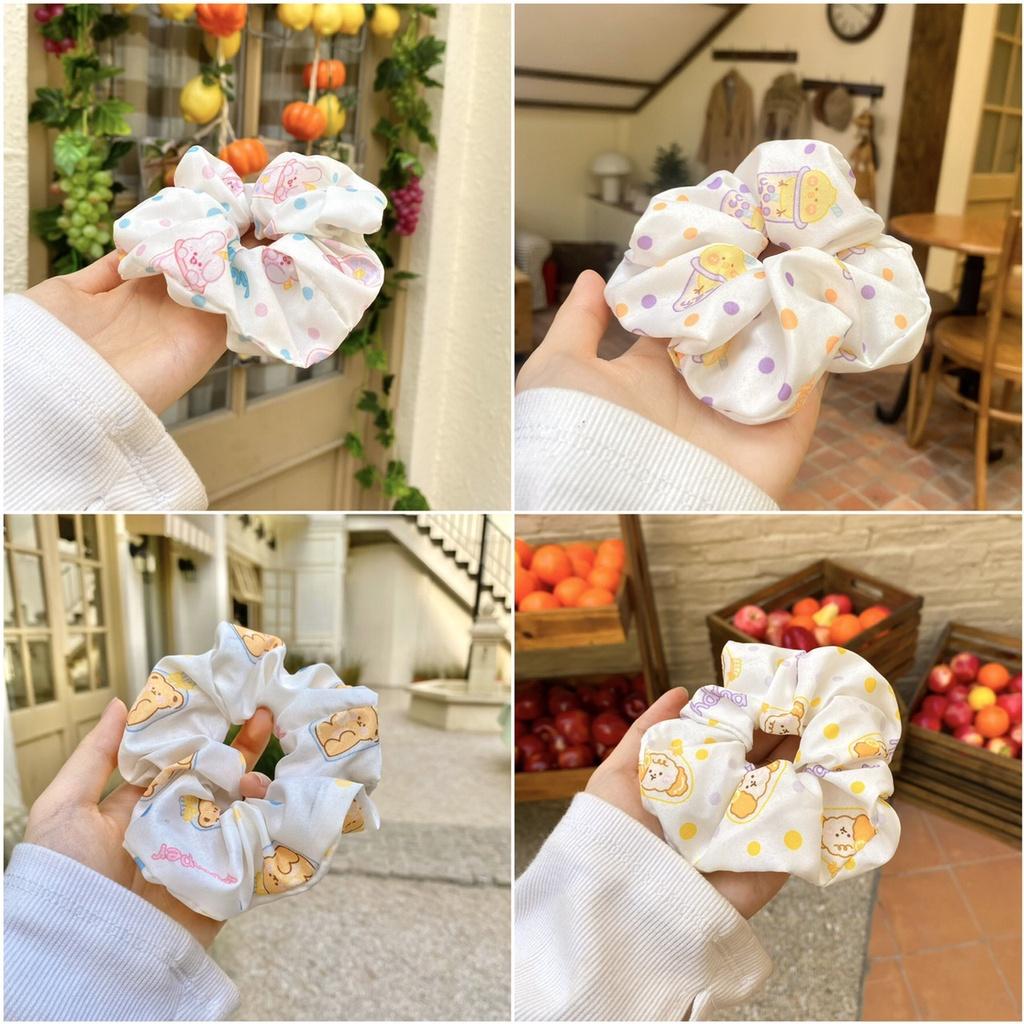 Scrunchies, cột tóc hoa về thêm mẫu mới