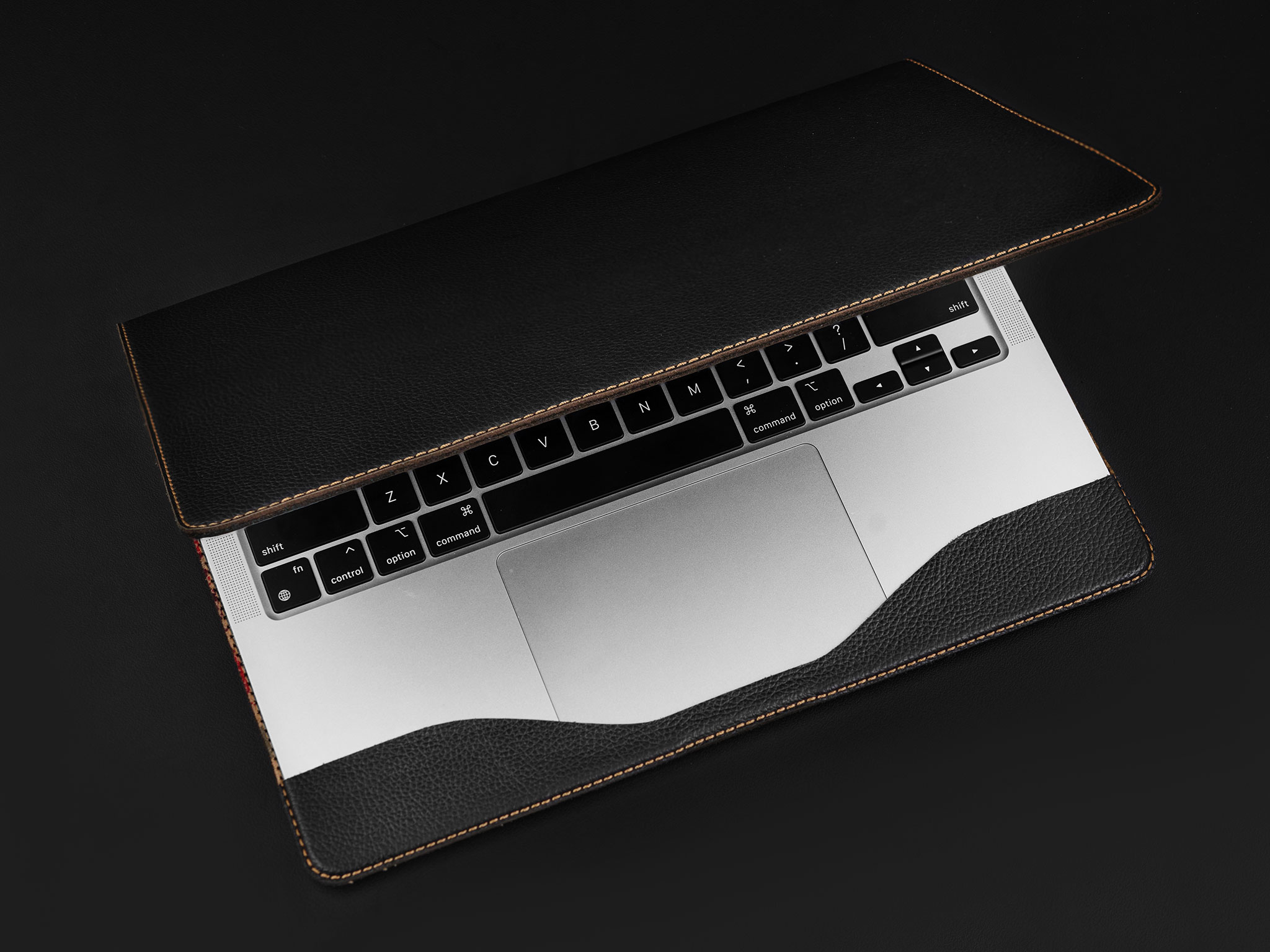 Bìa da dành cho MacBook Air M1 - CHÍNH HÃNG KHACTEN.COM