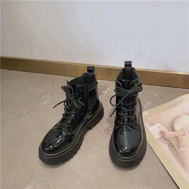 Boots da cao cổ nữ cài quai phần cổ giày