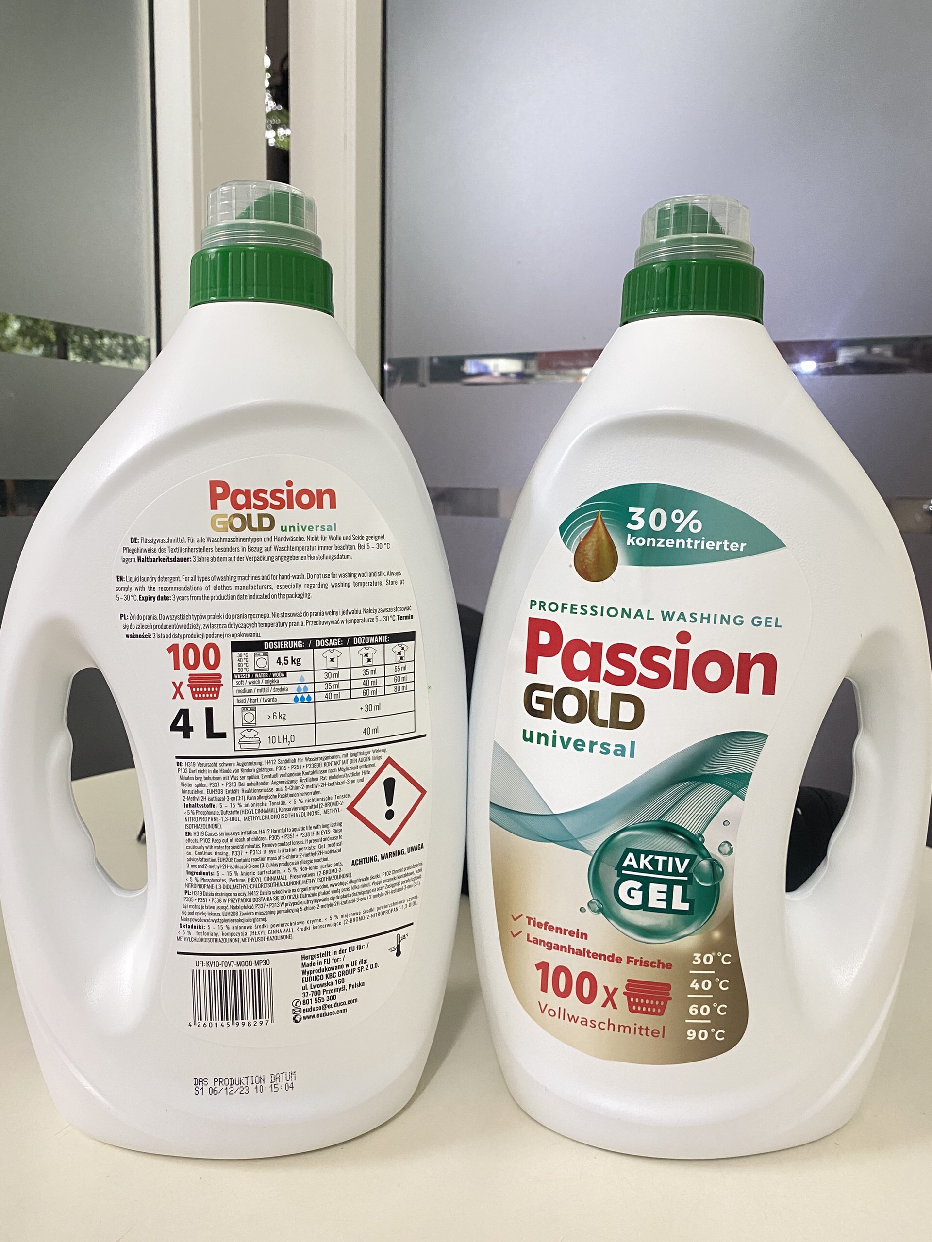 Nước giặt Passion Gold Universal - chai 4 LÍT