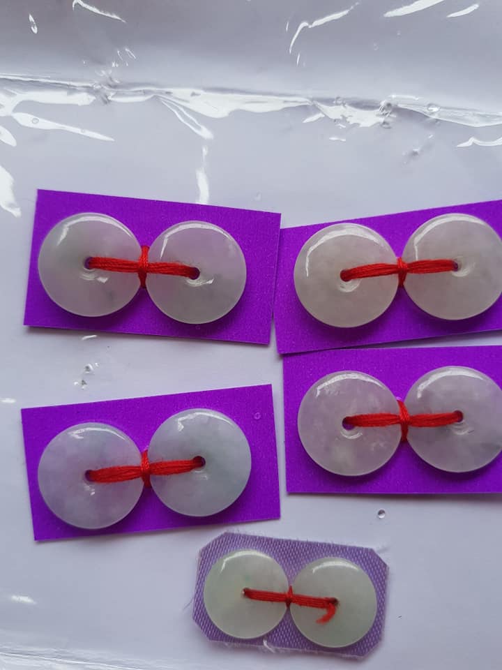 Đôi bông tai đá cẩm thạch trắng tự nhiên đẹp Size đk 15mm x dầy 3mm Nữ về bọc làm đôi bông tai vàng đeo đẹp ạ Mệnh Kim Thủy hợp ạ Chất liệu đá cẩm thạch tự nhiên