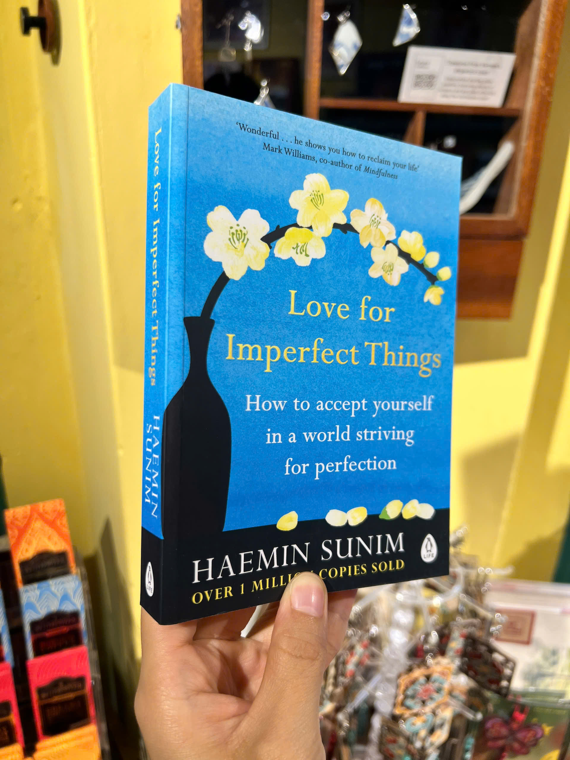Sách - Love for Imperfect Things by Haemin Sunim | Self Help / Philosophy / Ngoại văn Nhập khẩu UK