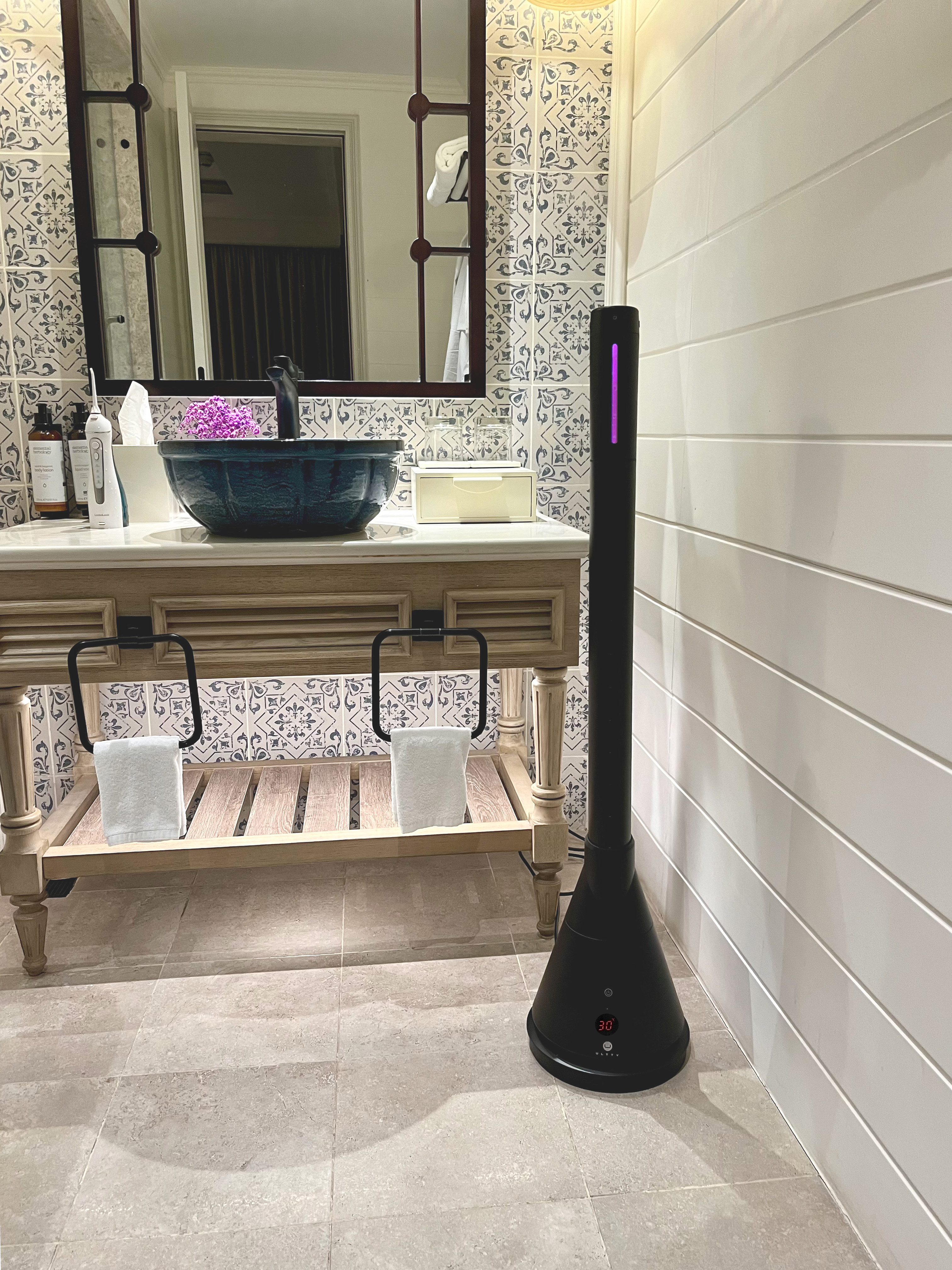 Quạt Tháp 2 Chiều Sưởi Ấm Làm Mát Và Bù Ẩm ULTTY SKJ-CR018HM. Chất Liệu Sưởi Gốm Ceramic Không Đốt Cháy Oxi. Bù Ẩm Không Khô Da Tự Động Tắt Khi Quá Nhiệt - Hàng Chính Hãng
