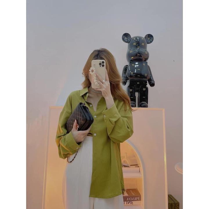 Set áo sơ mi xanh bơ oversize kèm quần suông trắng hack dáng