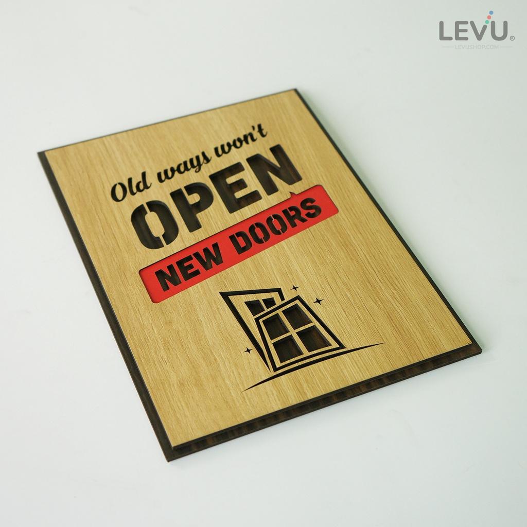Tranh văn phòng tiếng Anh LEVU EN05 “Old ways won’t open new doors”