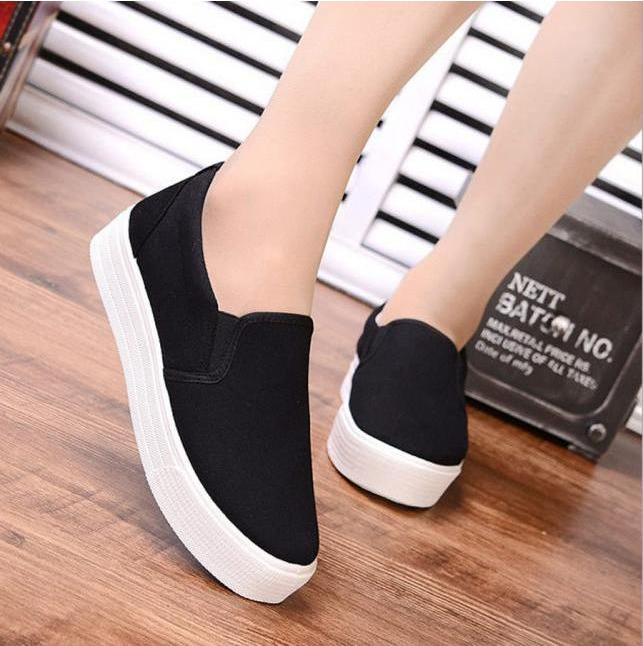 Giày slip on vải trơn đế bánh mì - Màu Đen size