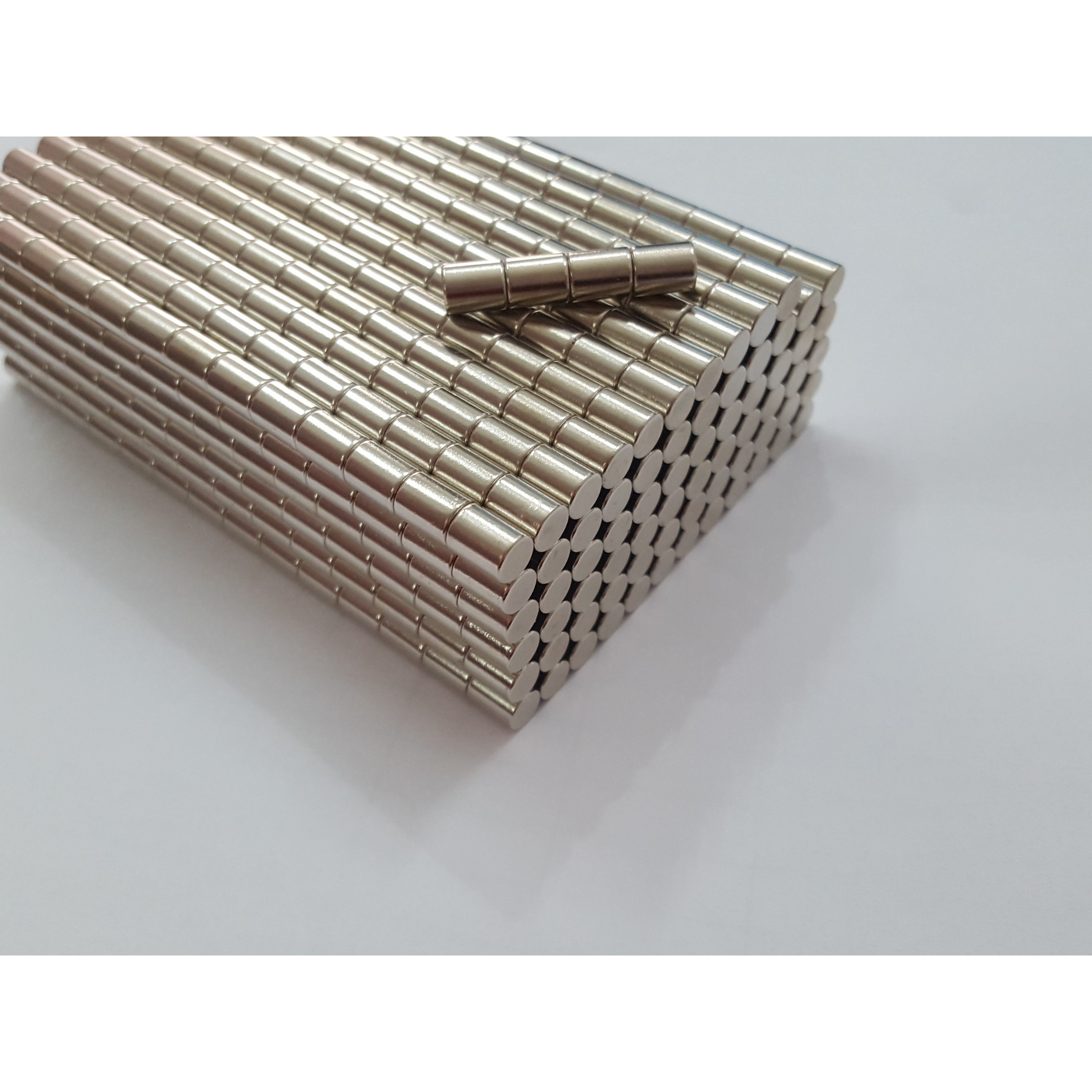 Nam châm viên trắng đất hiếm 6x8mm