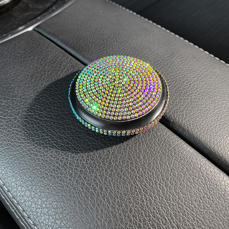 Phong cách mới nhất của nước hoa xe hơi trang trí xe hơi tinh dầu thơm nạm kim cương nước hoa sáng tạo phong cách nữ thần màu đỏ nước hoa thơm nhẹ hương thơm nữ