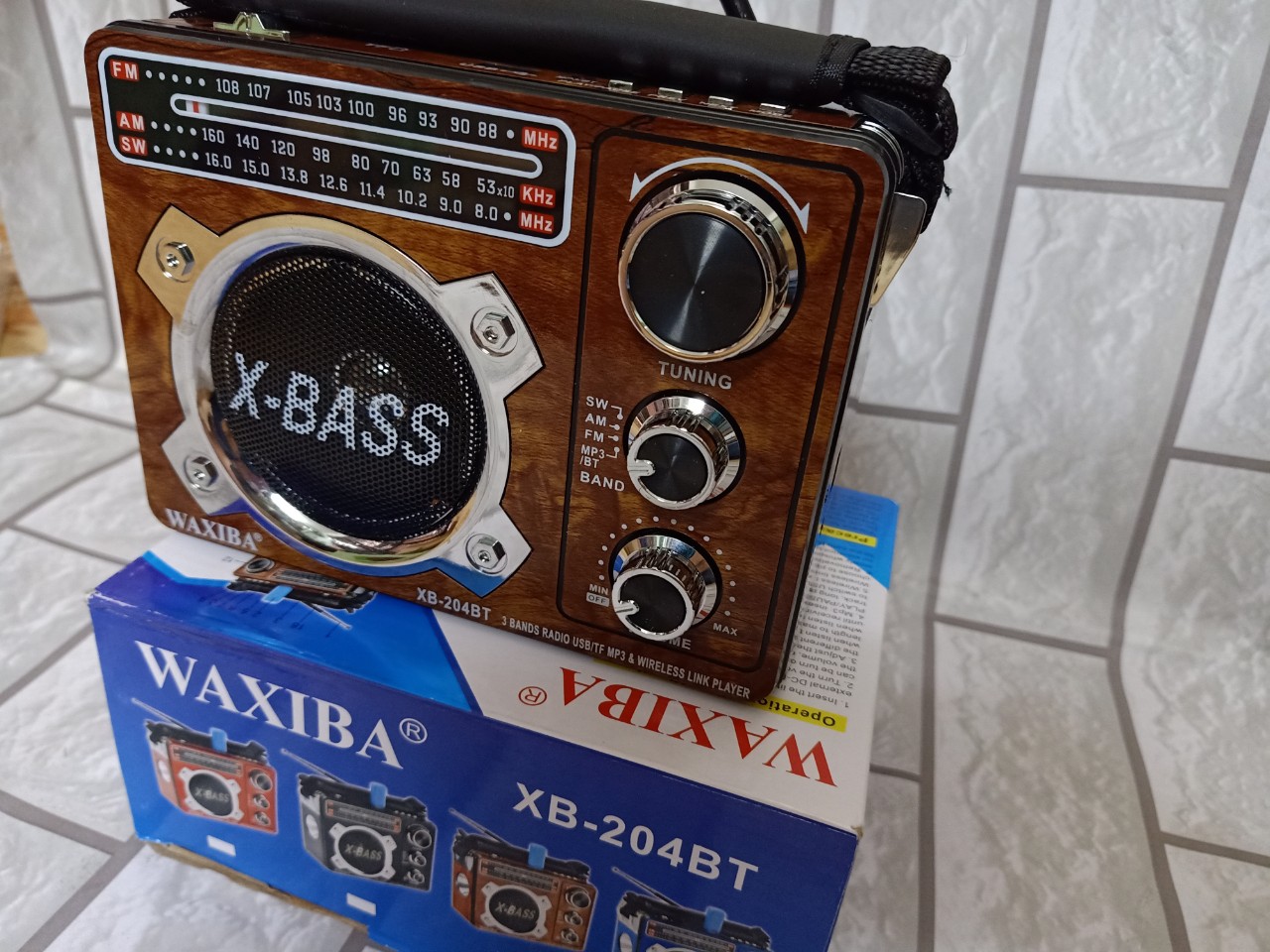 Đài Waxiba XB-204BT LOA SIÊU LỚN EXTRA BASS, USB NGHE NHẠC THẺ NHỚ BLUETOOTH  RADIO AM FM SW CÓ ĐÈN PIN THEO KÈM PIN SẠC HÀNG CHÍNH HÃNG