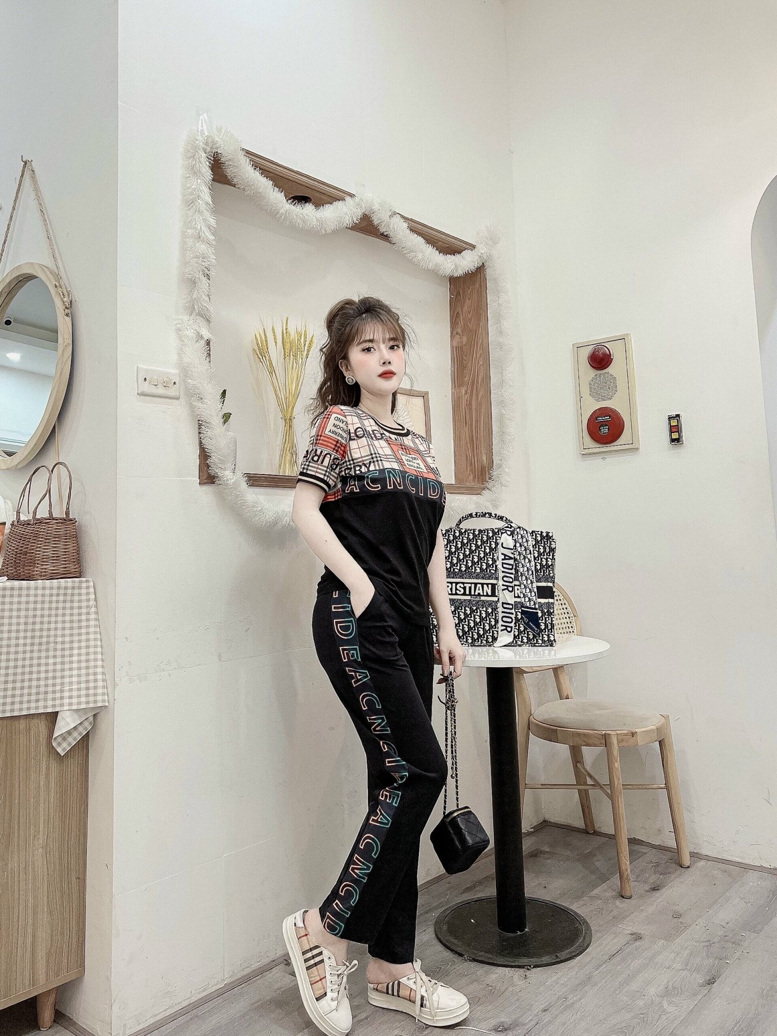 Đồ bộ thể thao thun cotton nữ phối họa tiết viền chữ Bencid