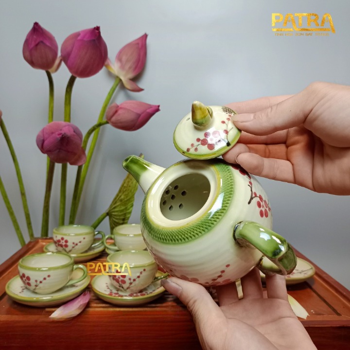Bộ ấm chén uống trà cao cấp , bộ ấm trà Bát Tràng men rong vẻ tay cành đào 001