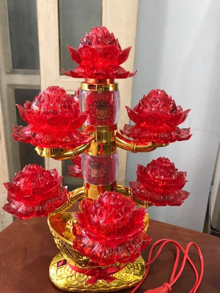 CÂY ĐÈN ĐIỆN GỒM 8 BÔNG HOA SEN TO ĐỎ TRÊN THỎI VÀNG ĐẸP RỰC RỠ CAO 36CM ĐK 25CM ĐỂ BÀN THỜ THẦN TÀI BÀN PHẬT