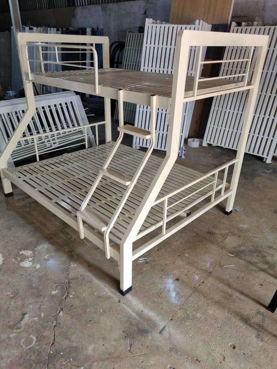 Giường tầng khung hộp trên 1m4x2m dưới 1m6x2m tphcm.