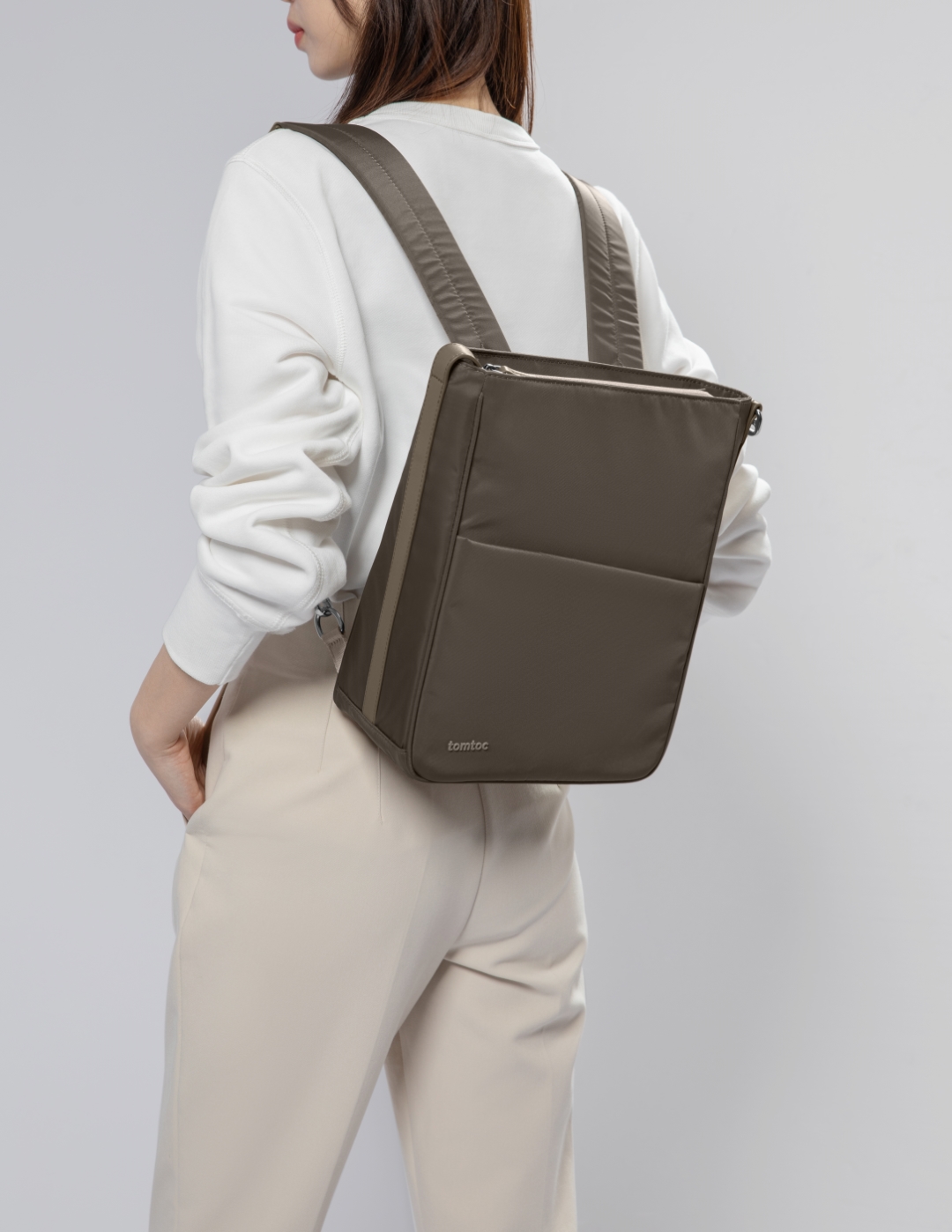 TÚI ĐEO KIÊM BALO TOMTOC SLASH SLING BAG TAUPE ULTRABOOK 11 INCH sự lựa chọn hoàn hảo