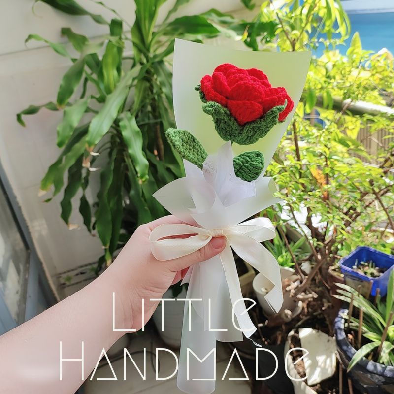 Hoa hồng bằng len màu đỏ tươi handmade