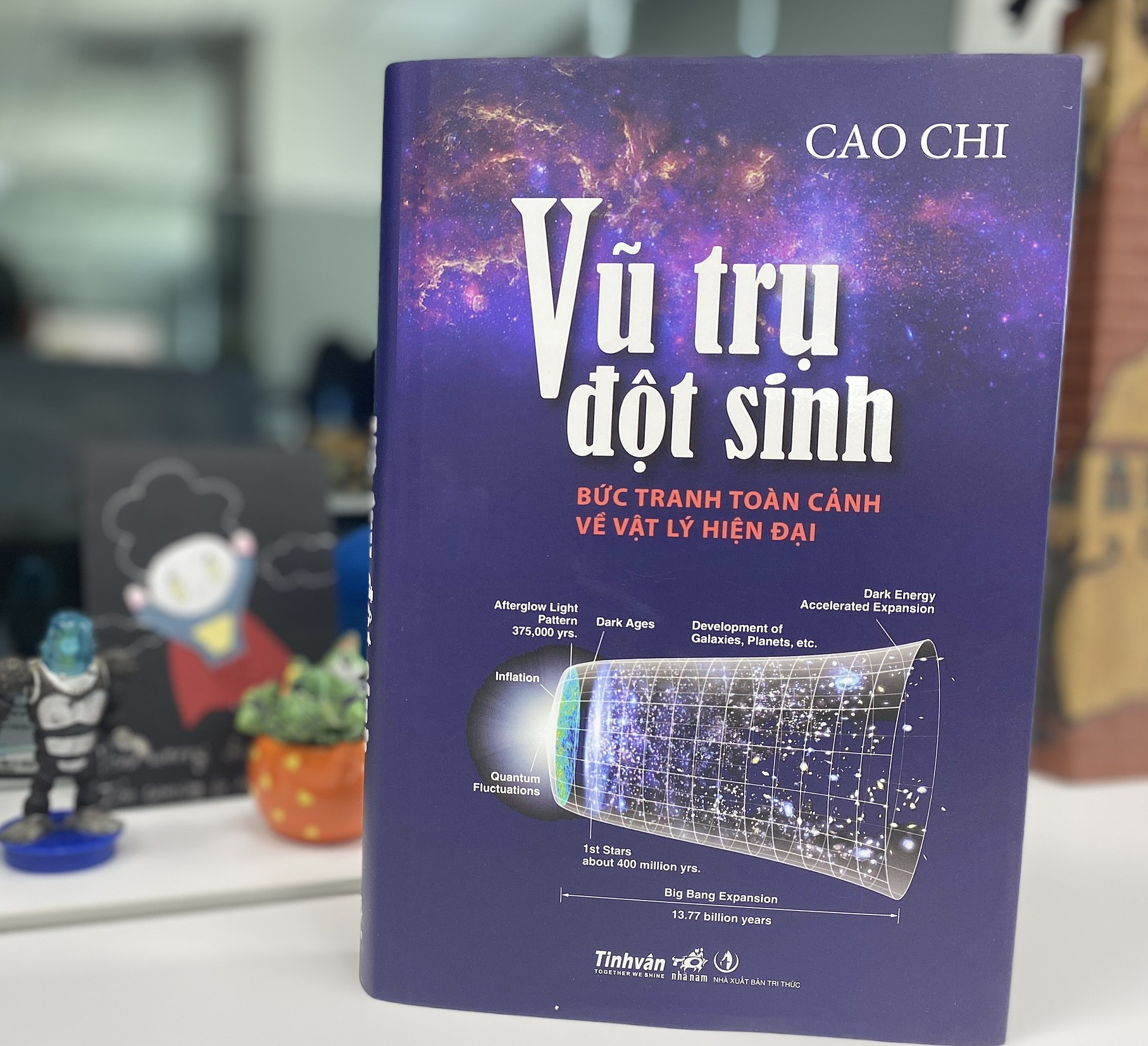 VŨ TRỤ ĐỘT SINH - Bức Tranh Toàn Cảnh Về Vật Lý Hiện Đại - Cao Chi - (bìa cứng)