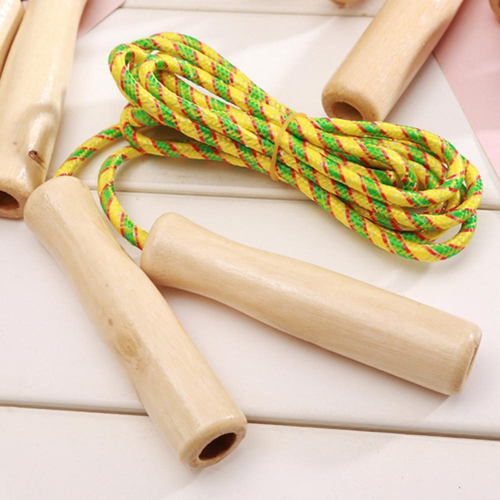 Trẻ em học sinh bỏ qua dây thừng tay cầm bằng gỗ bện đầy màu