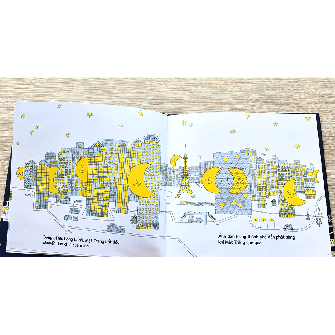 Sách Mặt Trăng đi dạo