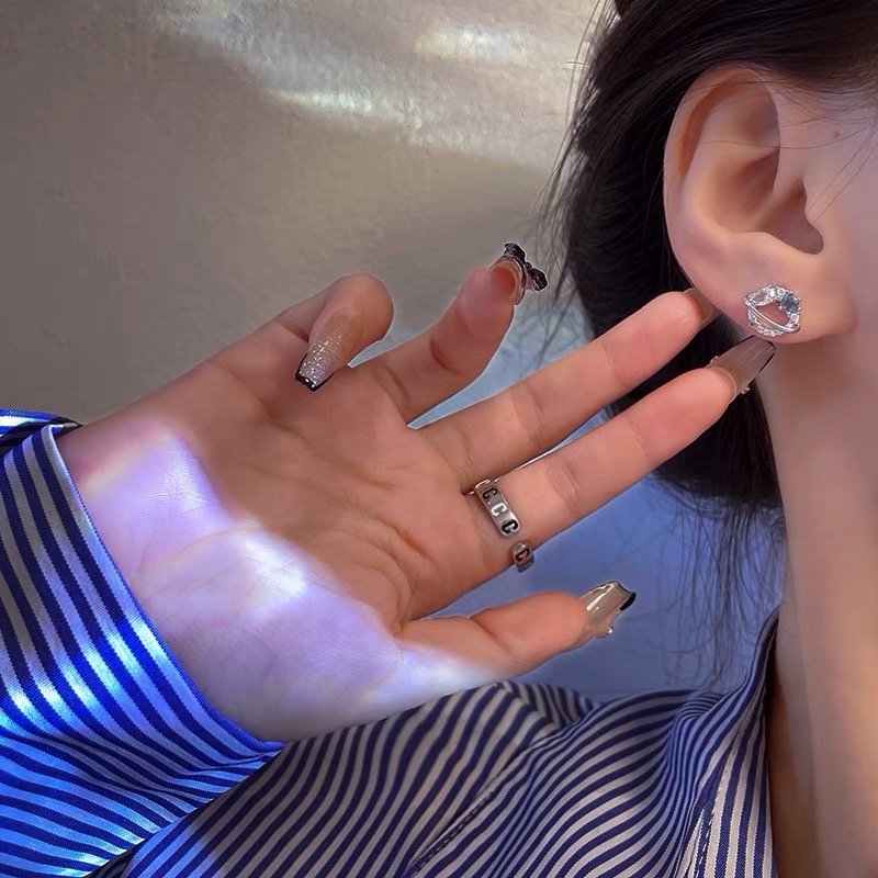 Khuyên tai tròn đính đá xanh ulzzang