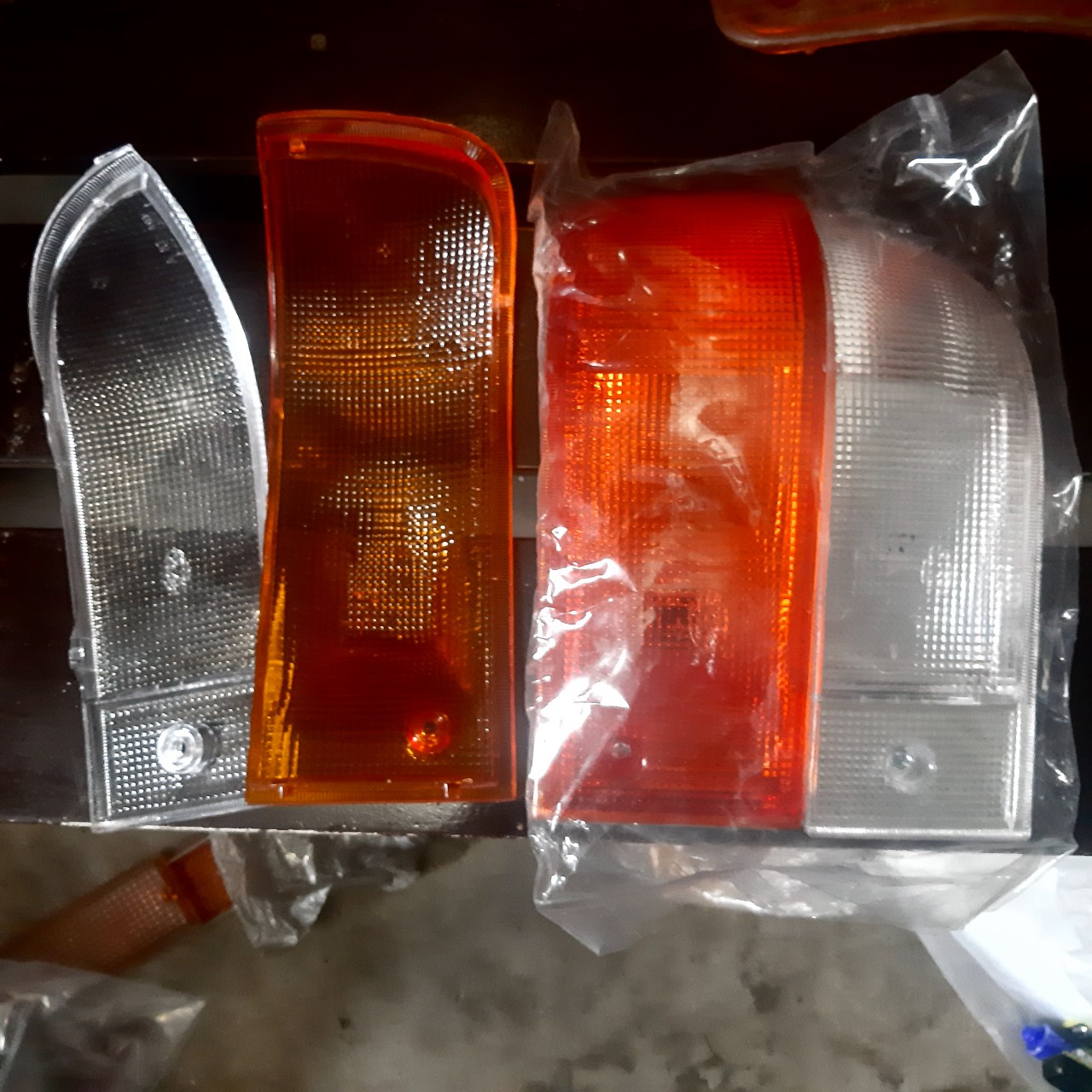 [Ảnh thật] Nắp đèn xi nhan Hyundai 1.25 tấn, Porter. Loại 2 vàng và trắng, bên trái và phải khác nhau. Hàng Việt Nam CLC