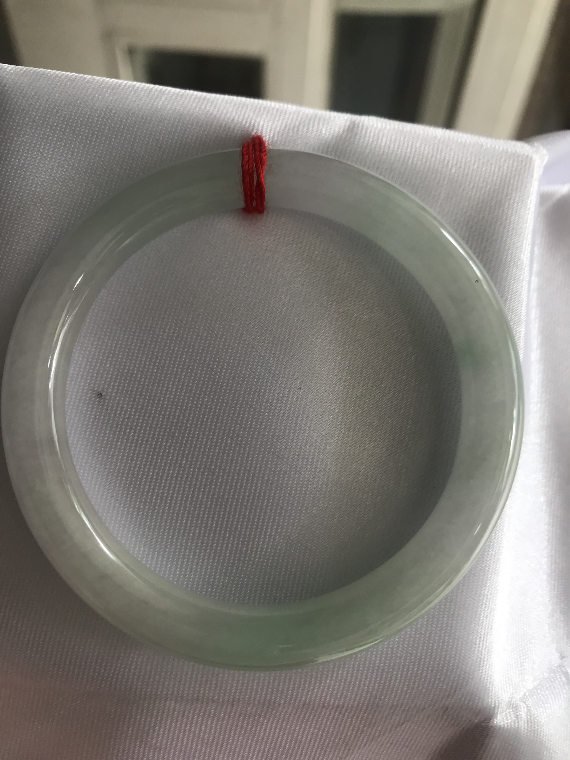 Vòng tay nữ đá Cẩm Thạch tự nhiên mới Tr Lý T Sao 48mm x chột 7mm màu trắng bóng xanh lý nhẹ đều hợp nữ tay nhỏ mệnh Kim Thủy 35kg - 48kg đeo đẹp xinh tay may mắn tốt cho công việc quà tặng nữ ý nghĩa ạ