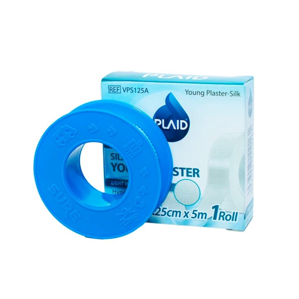 Băng Keo Cuộn Lụa Young Plaster- Silk 1.25cm x 5m YOUNG CHEMICAL VINA giúp cố định băng gạc, độ bám dính cao, 1 cuộn/hộp