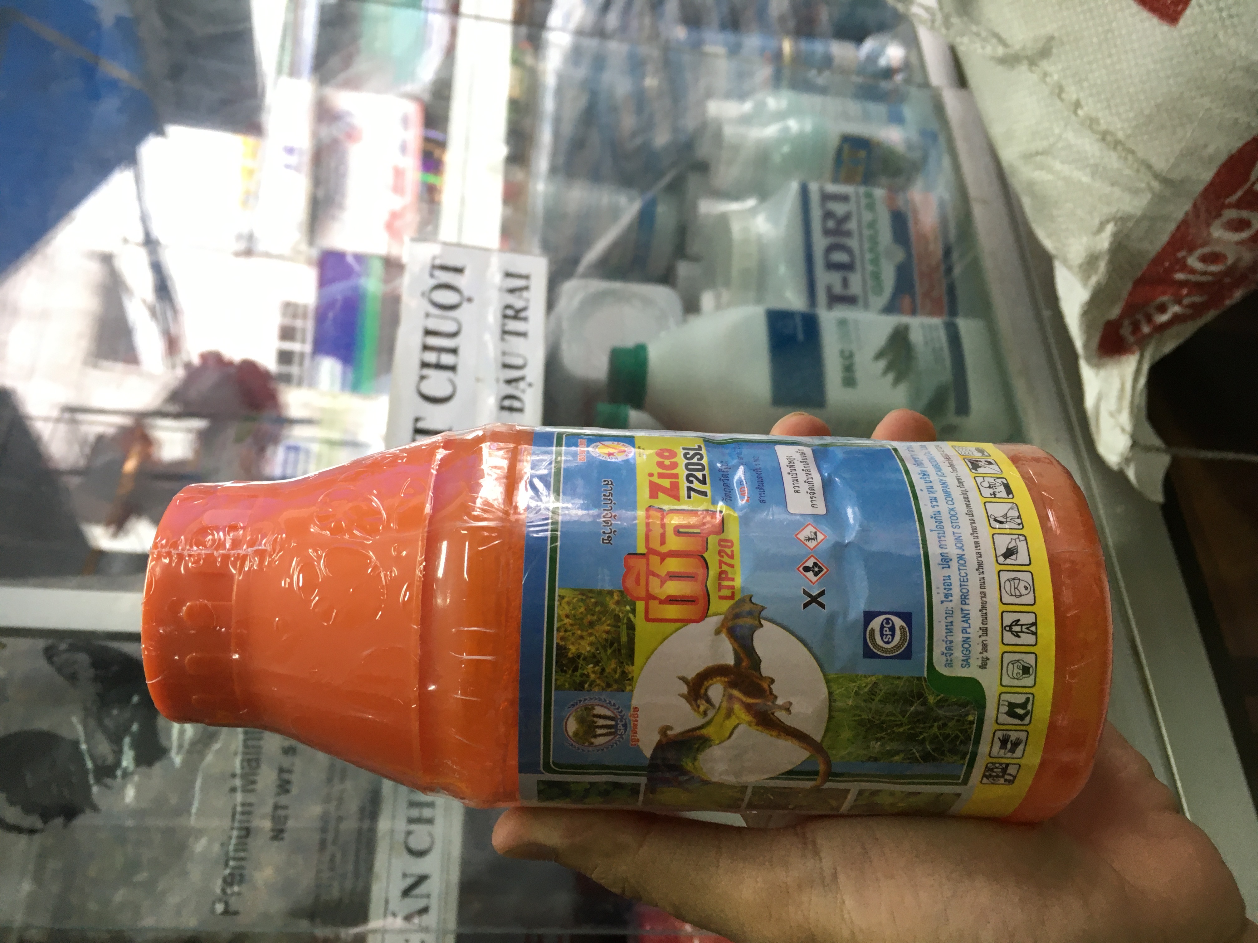 Diệt cỏ zico 720 sl thay thế paraquat, glyphosate , diệt tất cả các loại cỏ lá rộng ,có lá hẹp , cỏ lâu năm cỏ ống, cỏ cú , diệt nhanh hiệu quả tát cả các loại cỏ , diệt cỏ campuchia