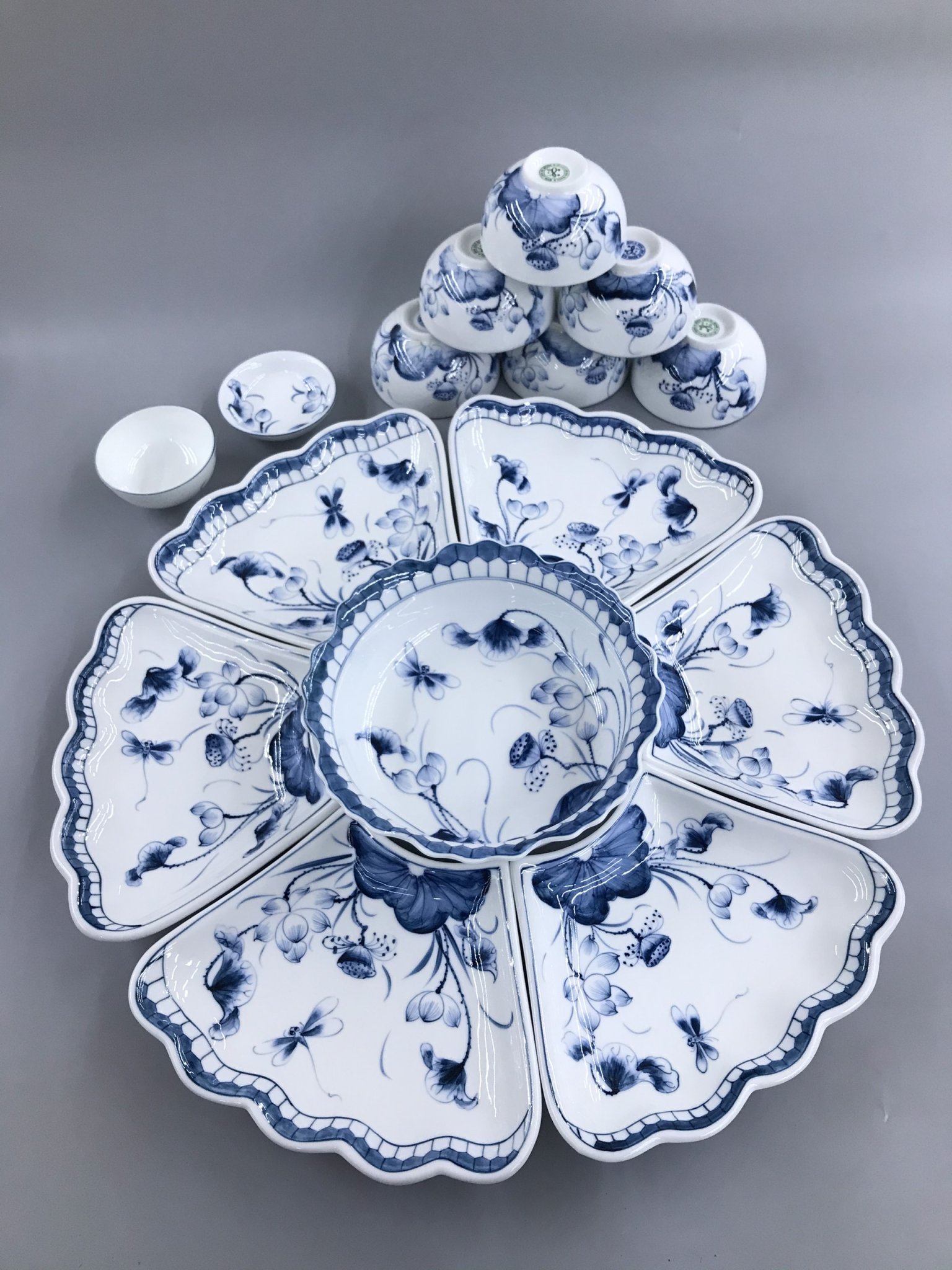 Bộ đồ ăn hoa mặt trời vẽ sen tràm sz 55cm