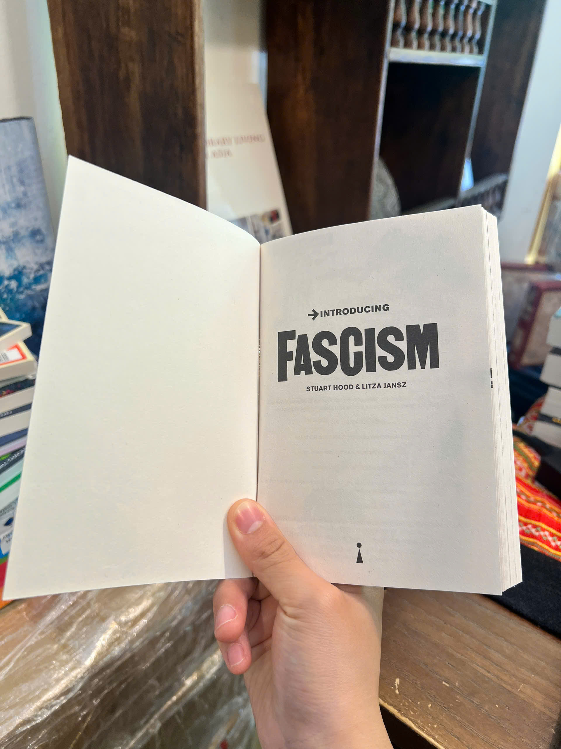 Sách - Introducing Fascism: A Graphic Guide | History / Politics / Ngoại văn / Chủ nghĩa phát xít