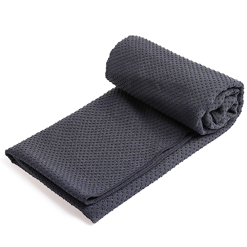 Khăn tập yoga chất liệu bằng vải sợi mang lại cảm giác mềm mại, thấm hút