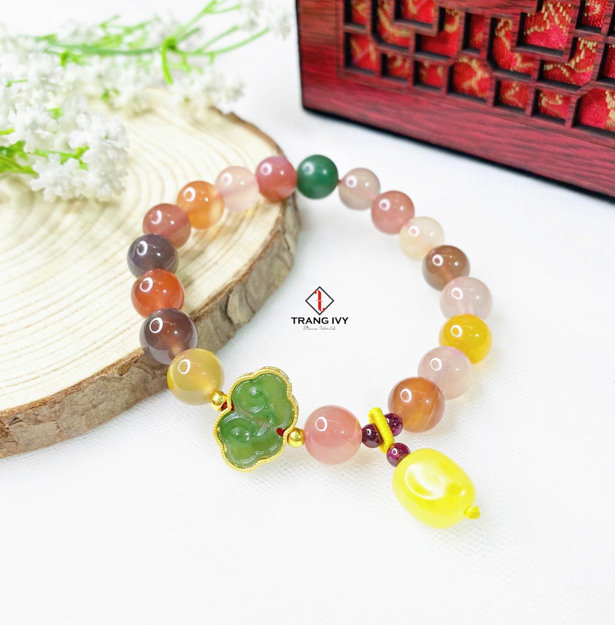 Vòng Tay Mã Não Nam Hồng Mix Nút Đồng Tâm Ngọc Bích