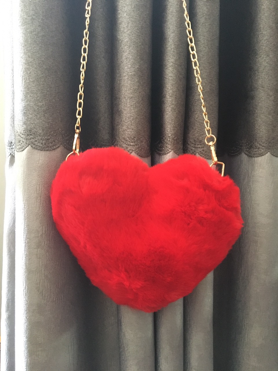 Túi xách lông hình trái tim