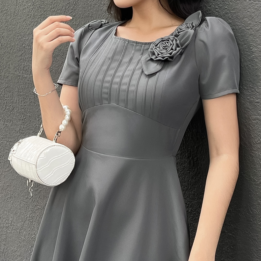 Đầm xòe xếp li ngực kết hoa vải D075 -Lady Fashion - Khánh Linh Style