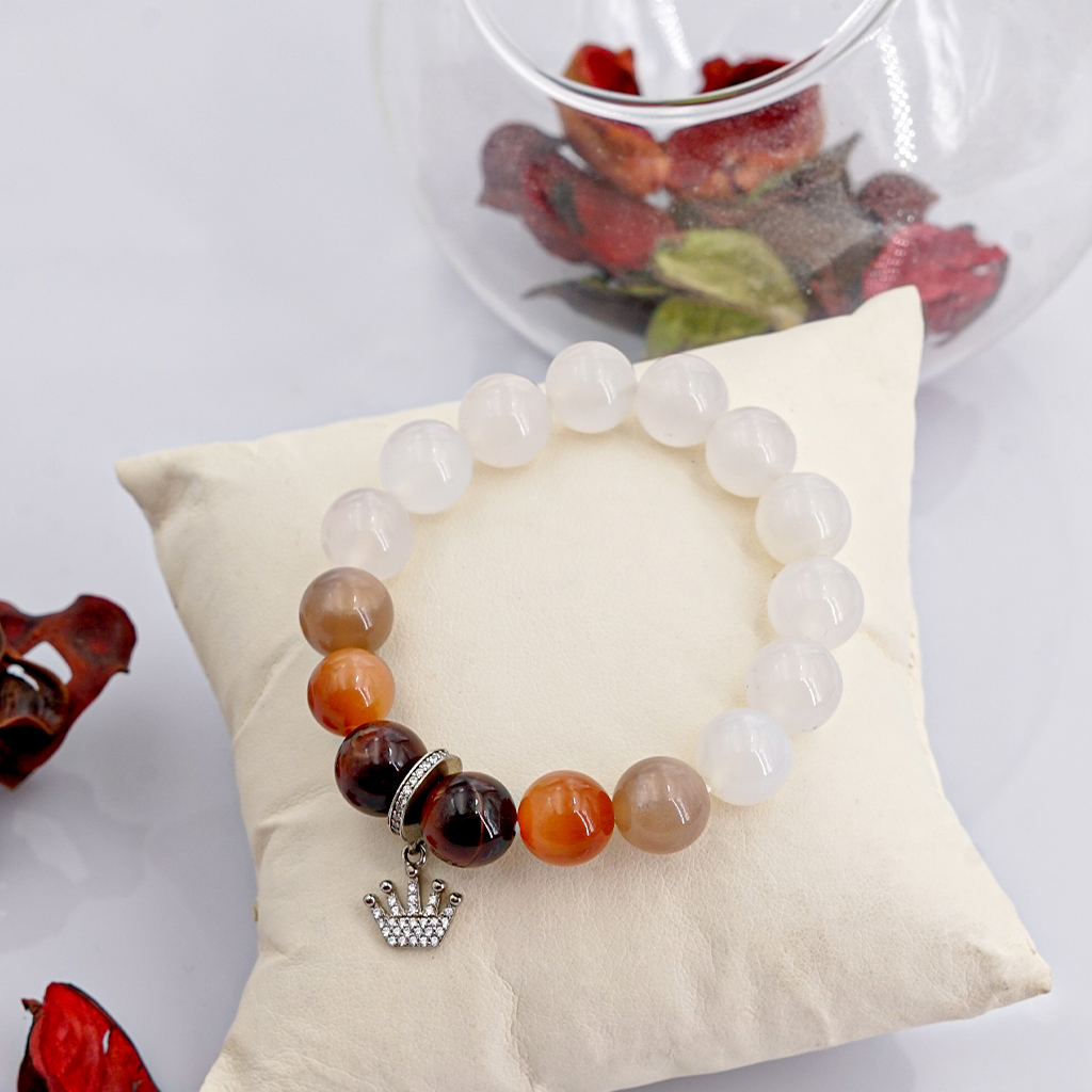 Vòng tay phong thủy Mã Não trắng 10mm + Mắt Hổ + Charm roi