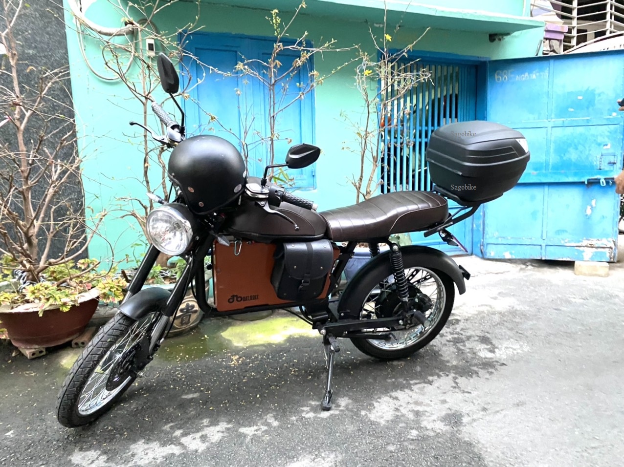 Hình ảnh Thùng Givi B27NT gắn cho xe máy điện Datbike Weaver 200, bộ thùng bao gồm baga gắn cho Datbike