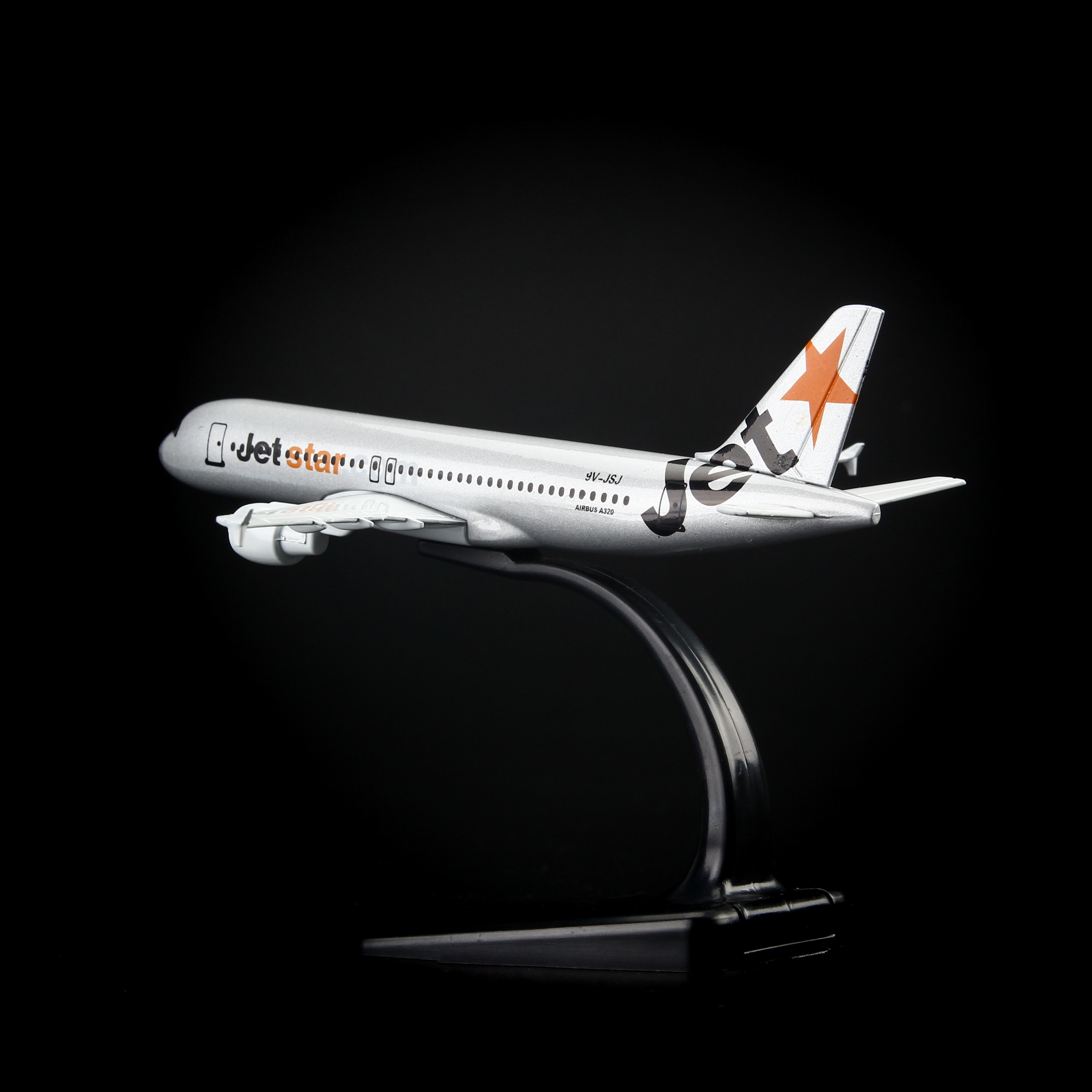 Mô Hình Máy Bay Trưng Bày Jetstar Everfly (Bạc)