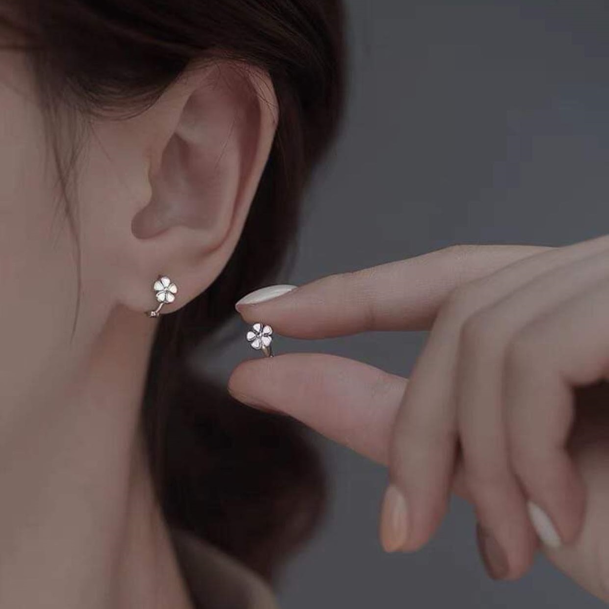 Bông tai bạc hoa bấm nhỏ xinh chất liệu bạc s925 MS050v