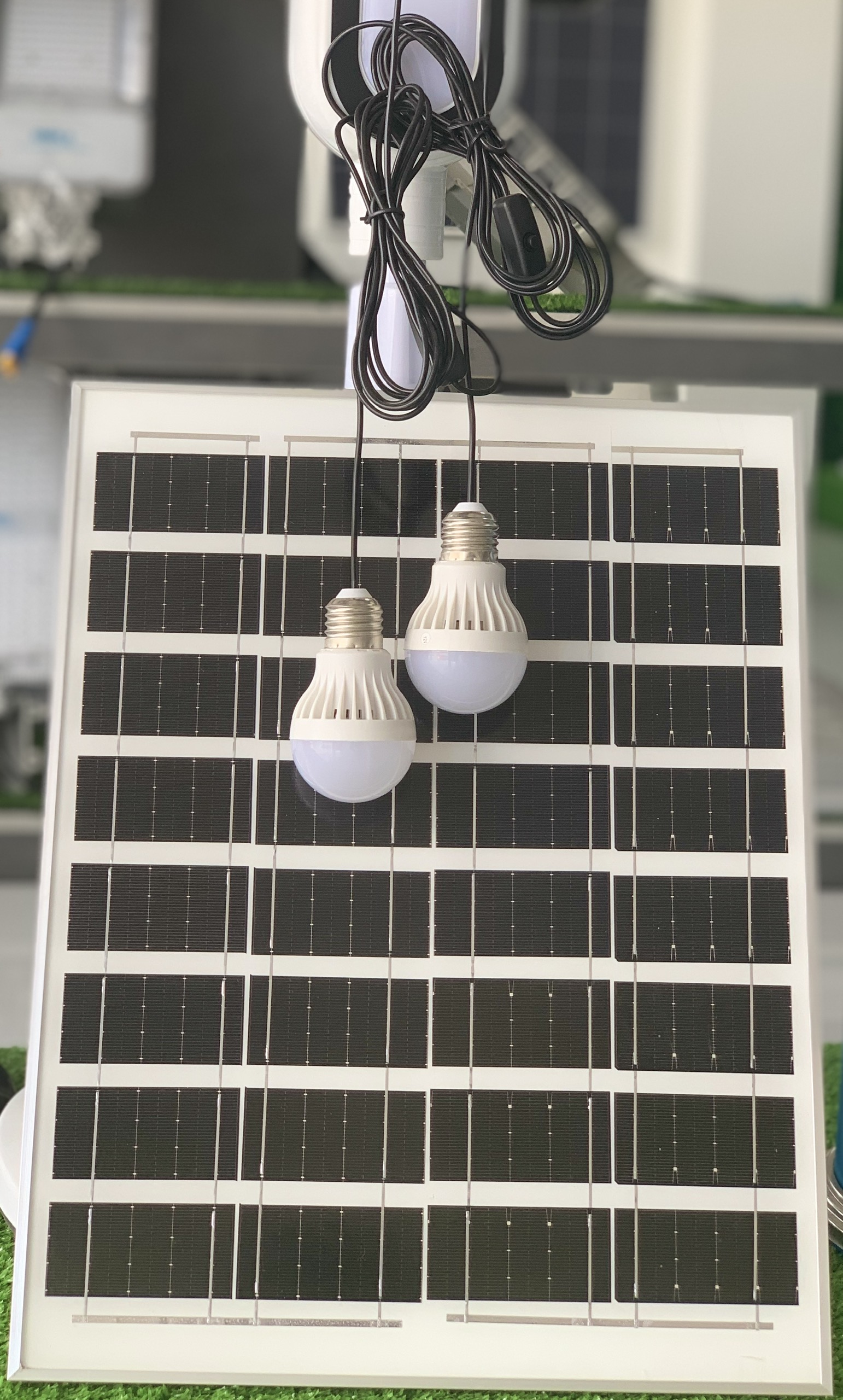 Quạt Năng Lượng Mặt Trời 20W Blue Fan, Quạt Có Điều Khiển Từ Xa, Đèn Thông Minh, Cổng Sạc USB | Phúc Thịnh Solar