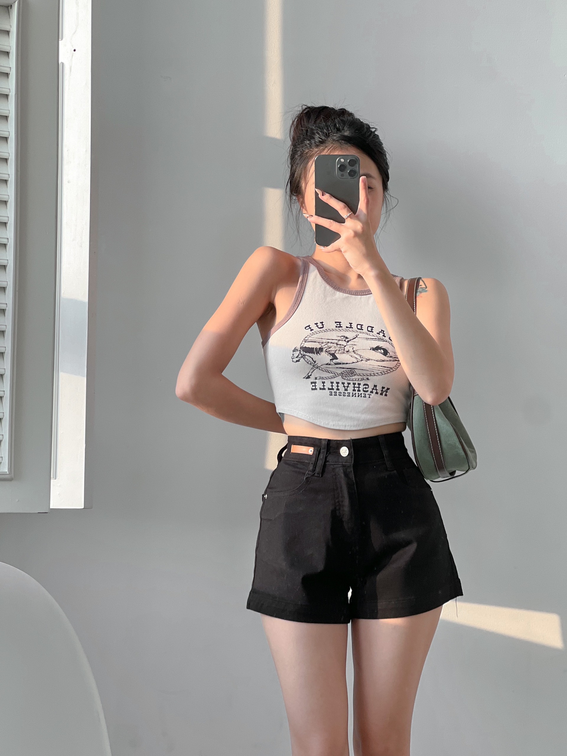 Quần đùi short jeans trắng lưng siêu cao tôn dáng co giãn 4 chiều ôm eo thoải mái mẫu thiết kế HQJeans HQ101